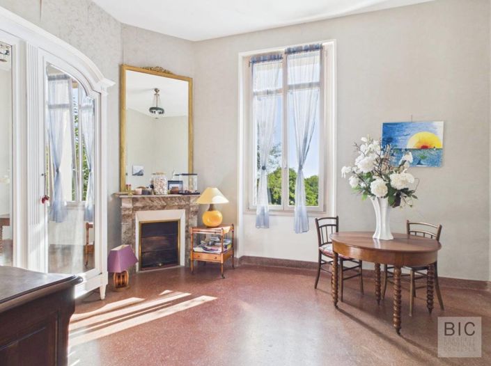 Image No.3-5 Bed House for sale