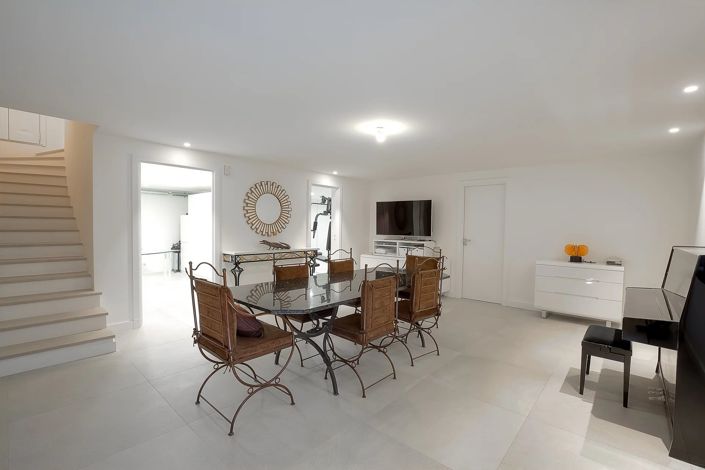 Image No.26-5 Bed House for sale