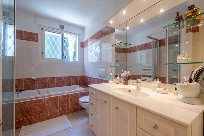 Image No.12-2 Bed Apartment for sale