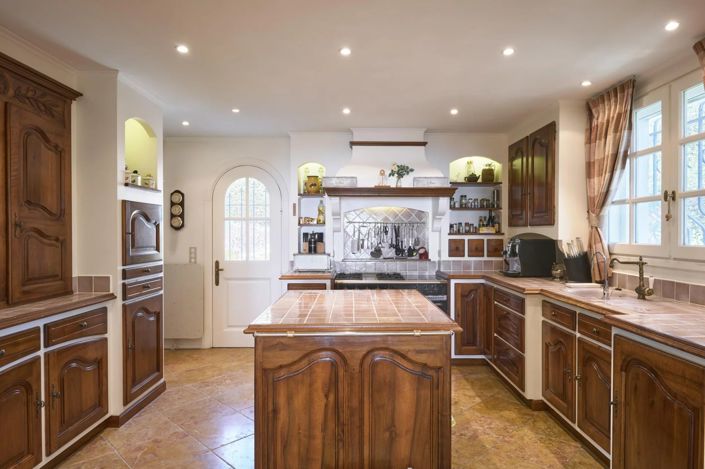 Image No.10-6 Bed House for sale