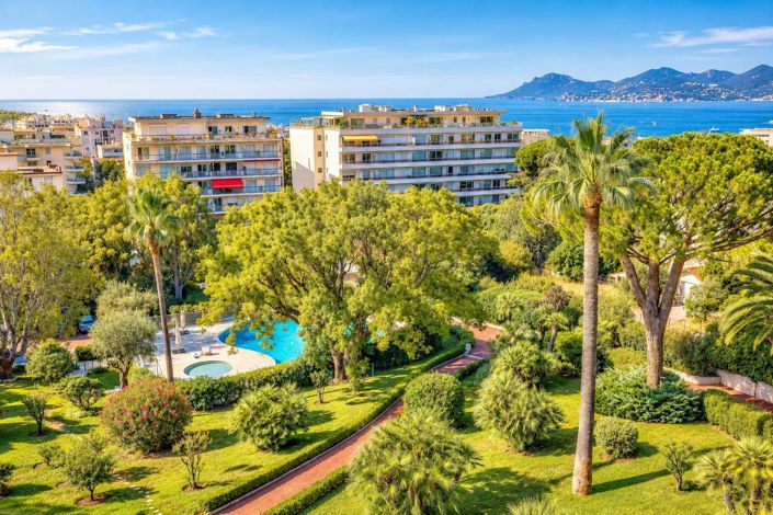 Sea-view apartment for sale – Basse Californie, Cannes