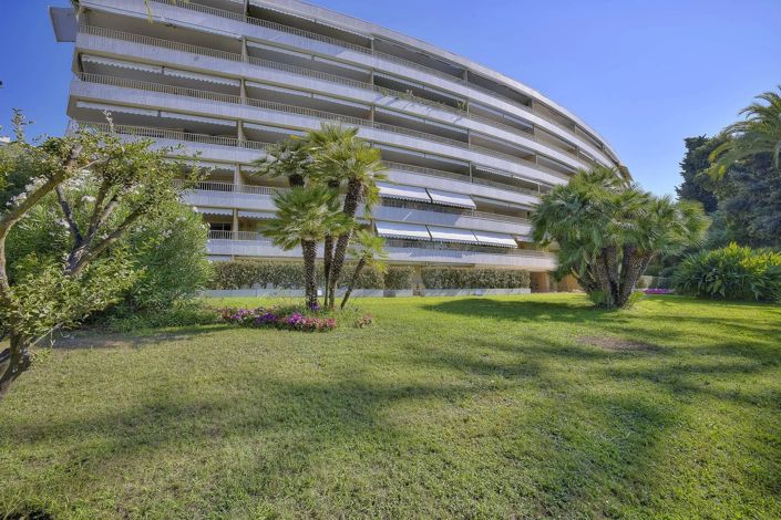 Image No.18-3 Bed Apartment for sale
