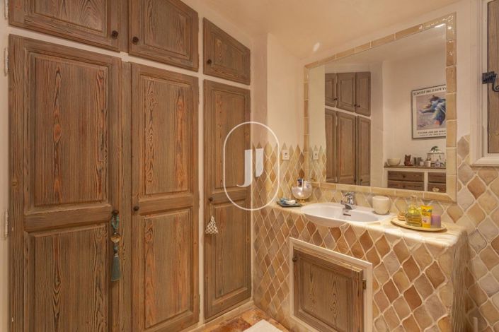 Image No.12-5 Bed House for sale