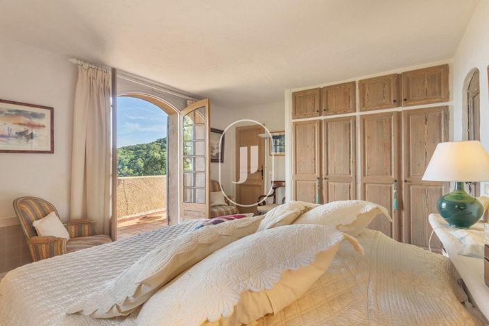 Image No.9-5 Bed House for sale