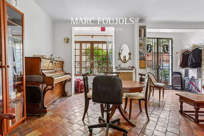 Image No.8-5 Bed House for sale