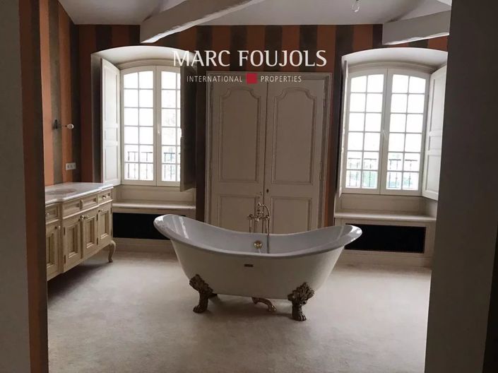 Image No.45-7 Bed Property for sale