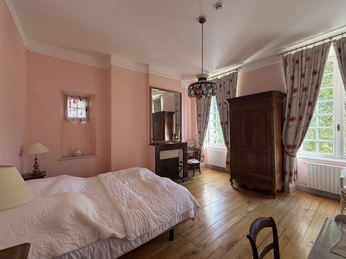 Image No.16-18 Bed Property for sale