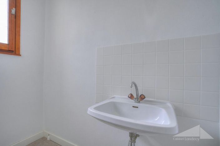 Image No.9-3 Bed House for sale