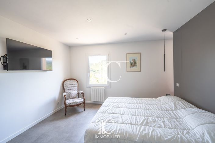 Image No.11-5 Bed House for sale