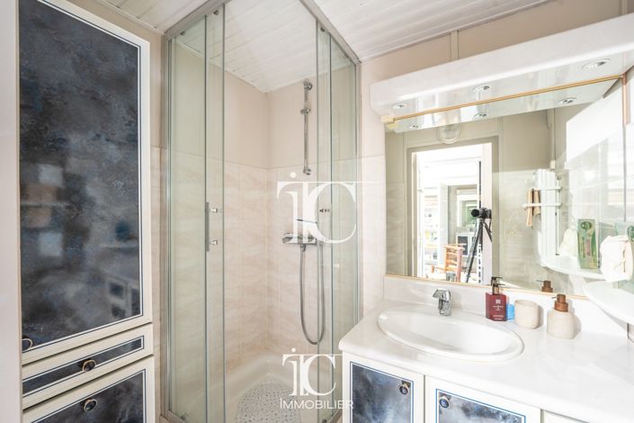 Image No.17-5 Bed House for sale