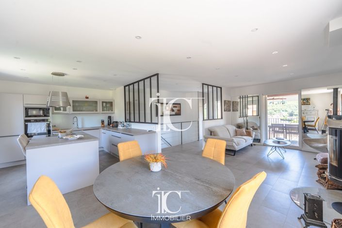 Image No.7-5 Bed House for sale