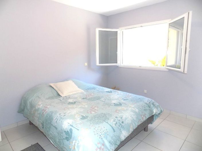 Image No.10-4 Bed House for sale