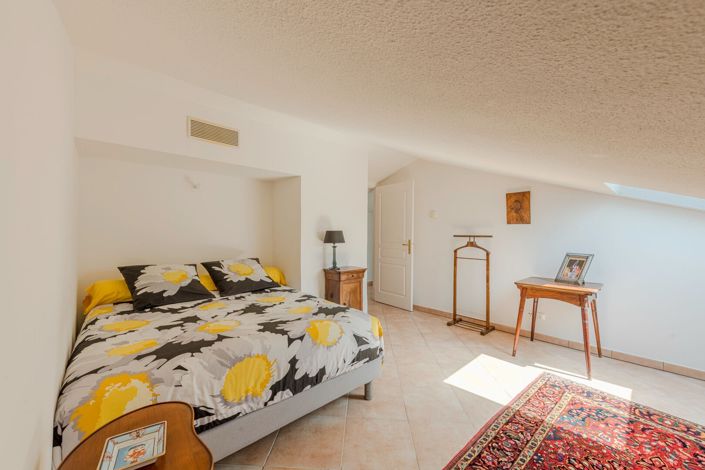Image No.12-4 Bed Apartment for sale