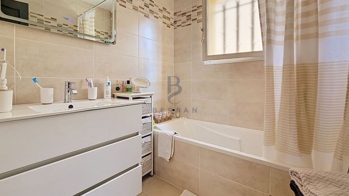 Image No.14-3 Bed House for sale