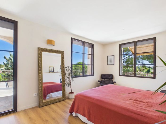 Image No.18-4 Bed House for sale