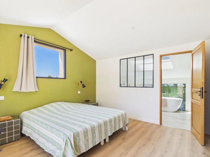 Image No.25-4 Bed House for sale