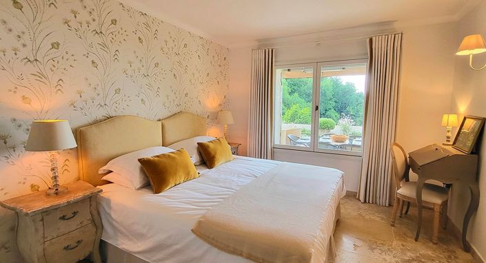 Image No.24-5 Bed House for sale