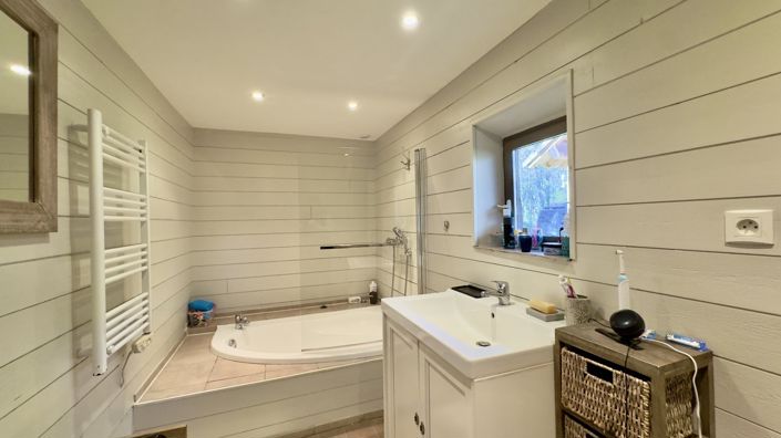 Image No.11-3 Bed House for sale