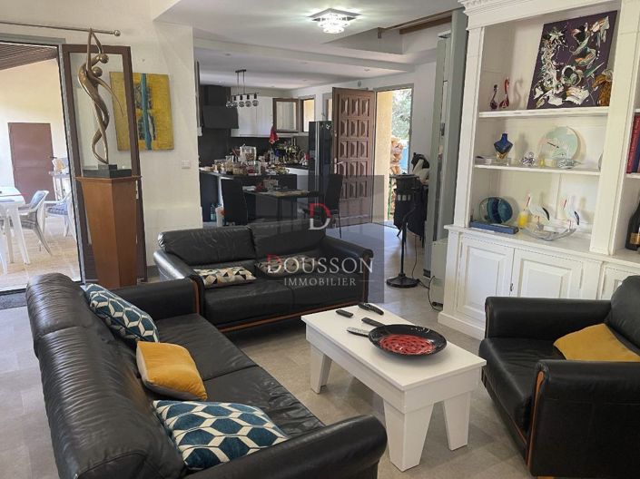 Image No.4-5 Bed House for sale