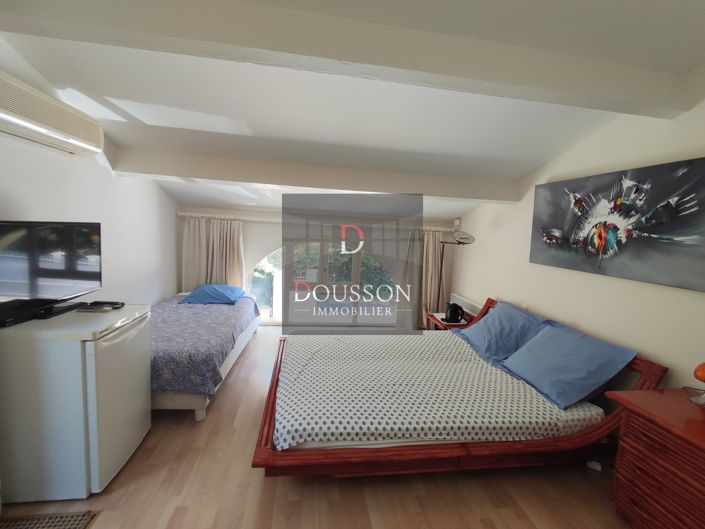 Image No.6-5 Bed House for sale