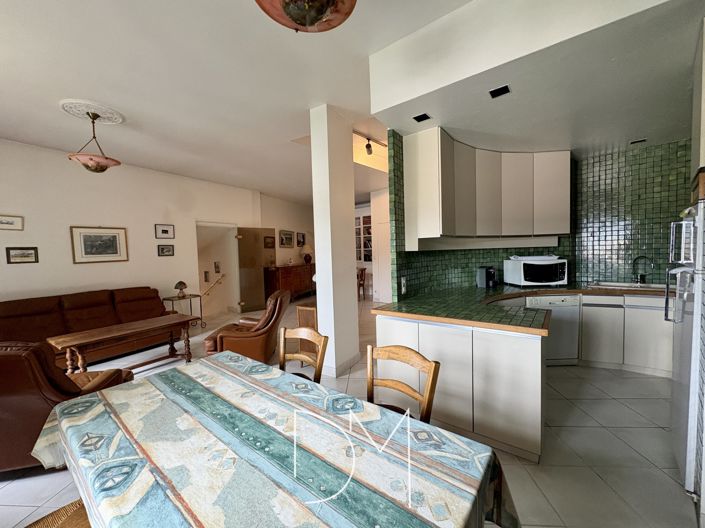 Image No.12-3 Bed Apartment for sale