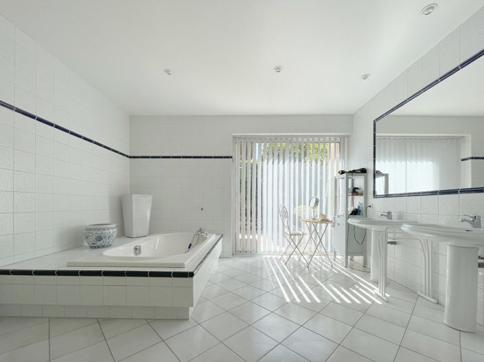 Image No.12-4 Bed House for sale