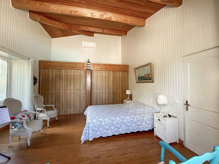 Image No.8-4 Bed House for sale