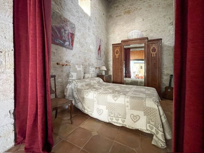 Image No.9-4 Bed House for sale