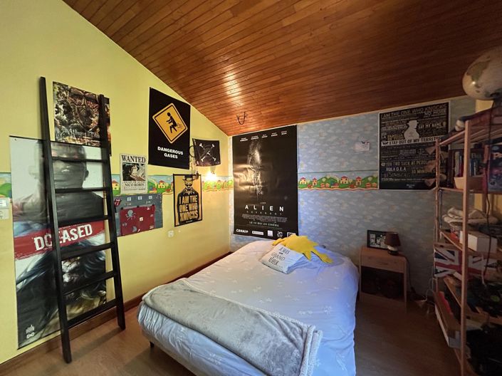 Image No.10-3 Bed House for sale