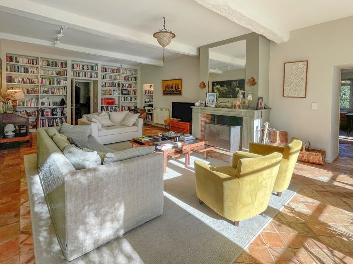 Image No.7-9 Bed House for sale