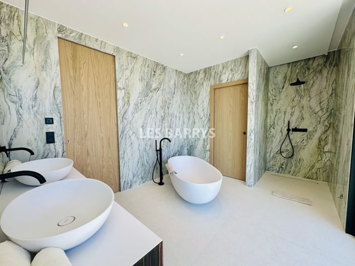 Image No.11-6 Bed House for sale