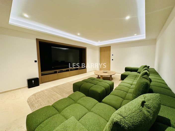 Image No.14-6 Bed House for sale
