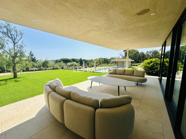 Image No.17-6 Bed House for sale