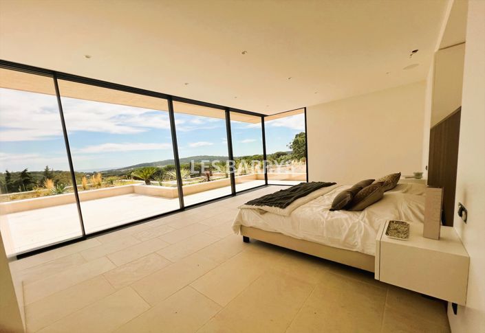 Image No.9-6 Bed House for sale