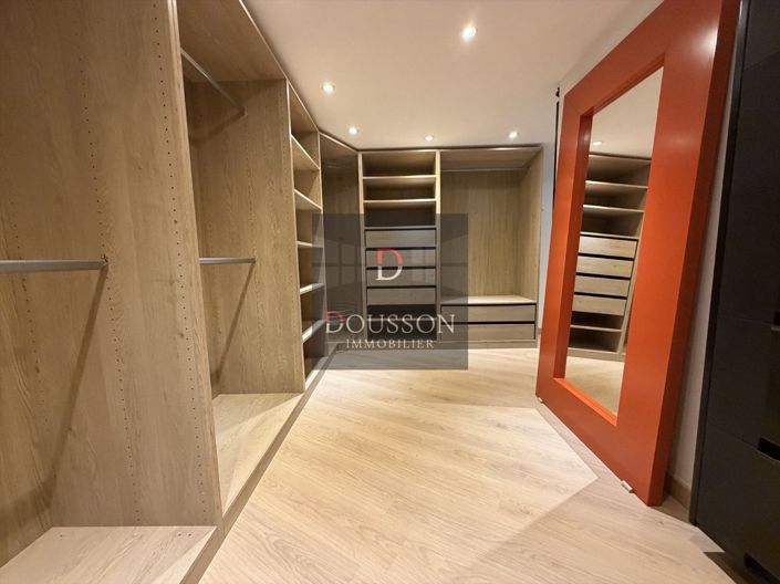 Image No.8-2 Bed House for sale