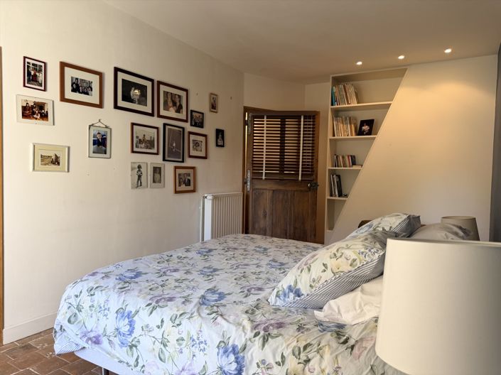 Image No.24-5 Bed House for sale