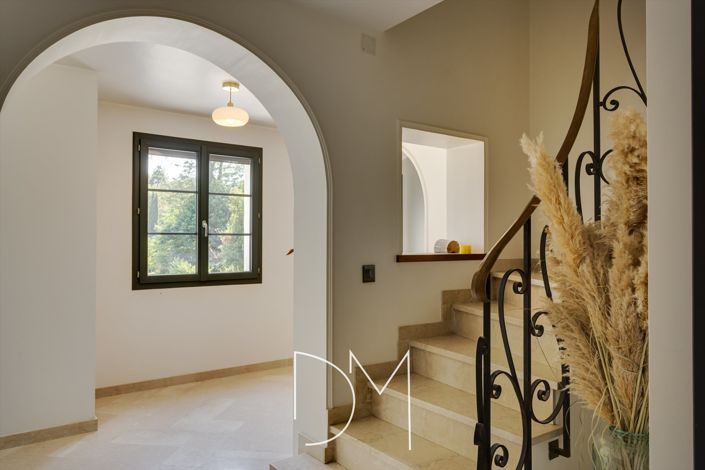 Image No.8-4 Bed House for sale
