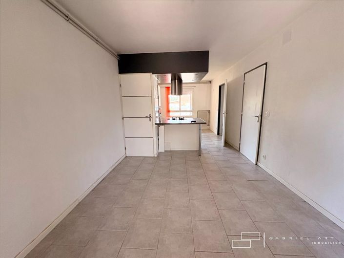 Image No.10-3 Bed House for sale