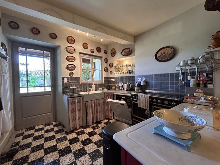 Image No.25-6 Bed House for sale