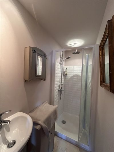 Image No.27-6 Bed House for sale