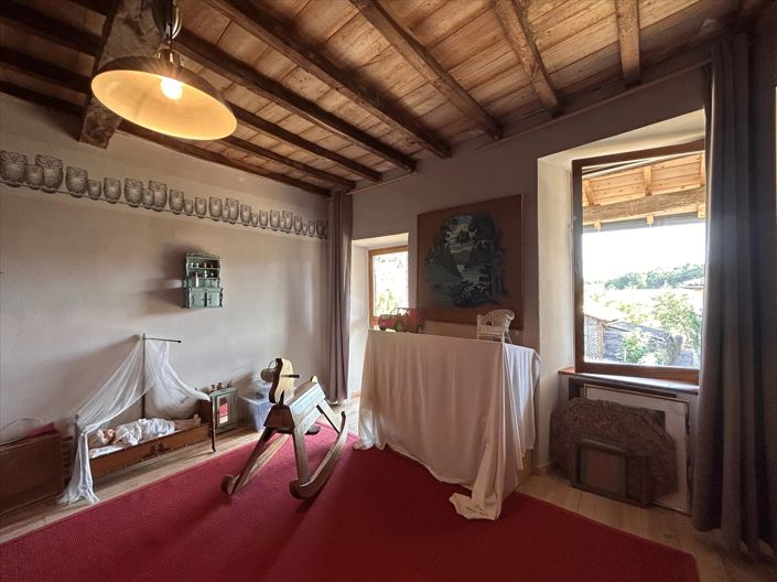 Image No.8-6 Bed House for sale