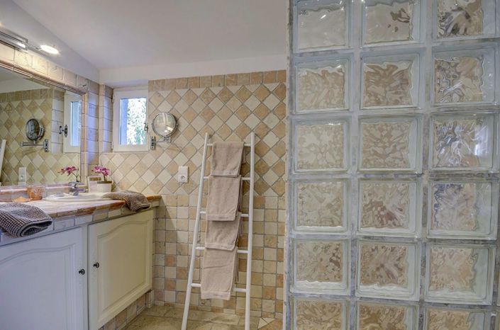 Image No.20-5 Bed House for sale