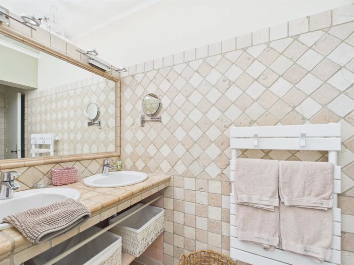 Image No.27-5 Bed House for sale