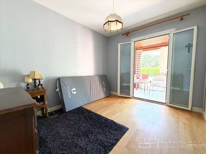 Image No.11-3 Bed House for sale