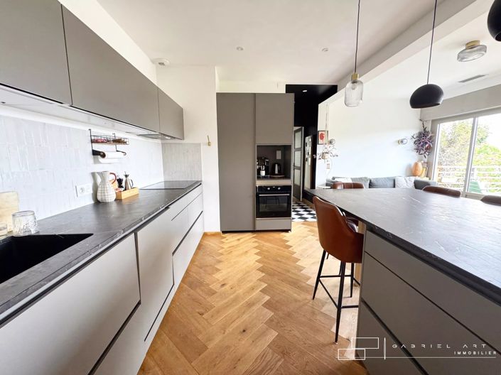 Image No.10-3 Bed House for sale