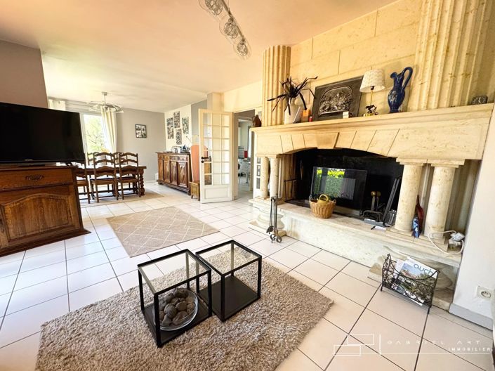Image No.2-4 Bed House for sale