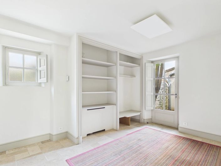 Image No.17-5 Bed House for sale