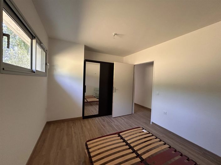 Image No.10-3 Bed House for sale