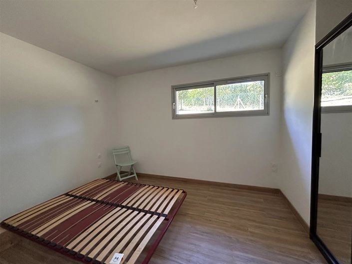 Image No.17-3 Bed House for sale