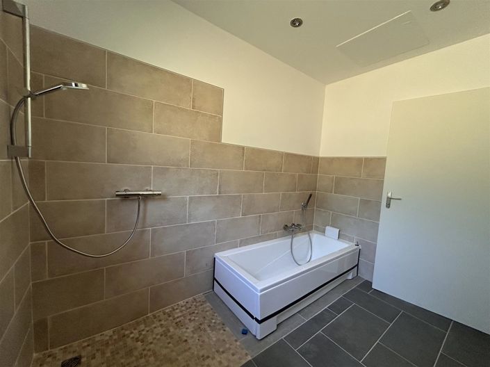 Image No.18-3 Bed House for sale